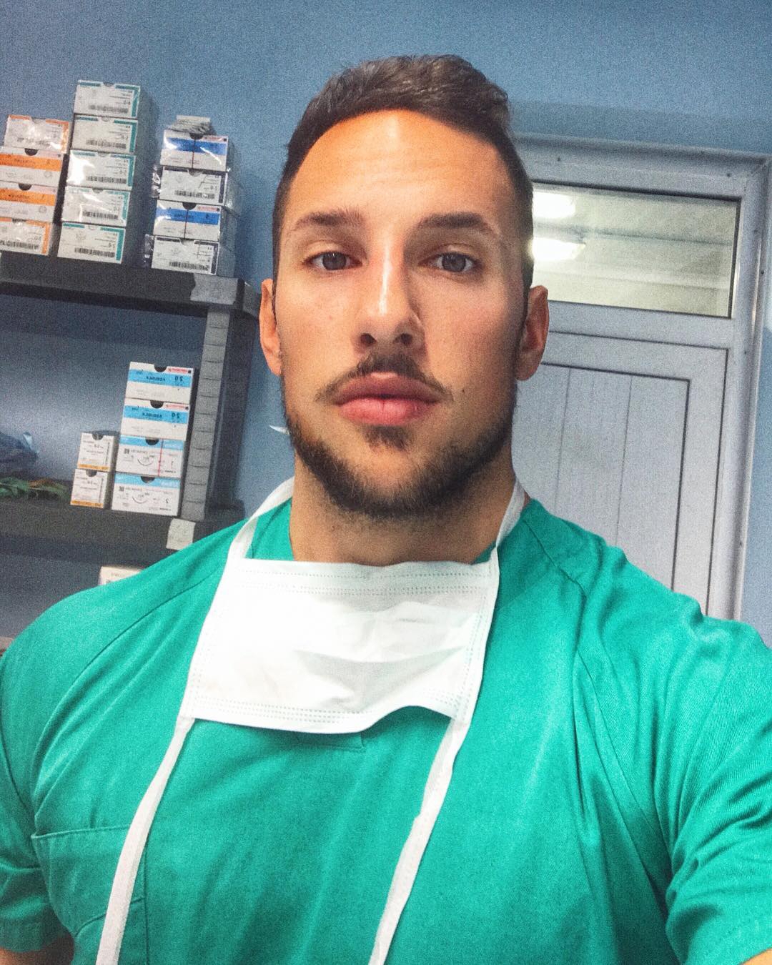 Dr.
