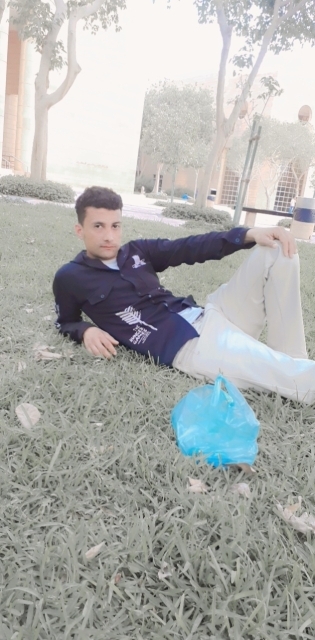 أيمن
