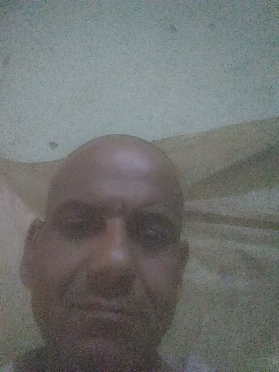 عصام