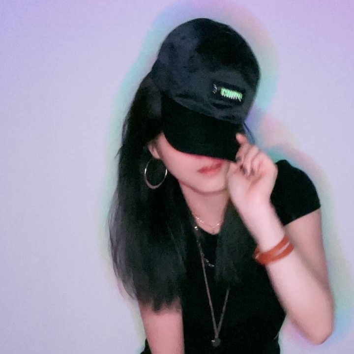 D S