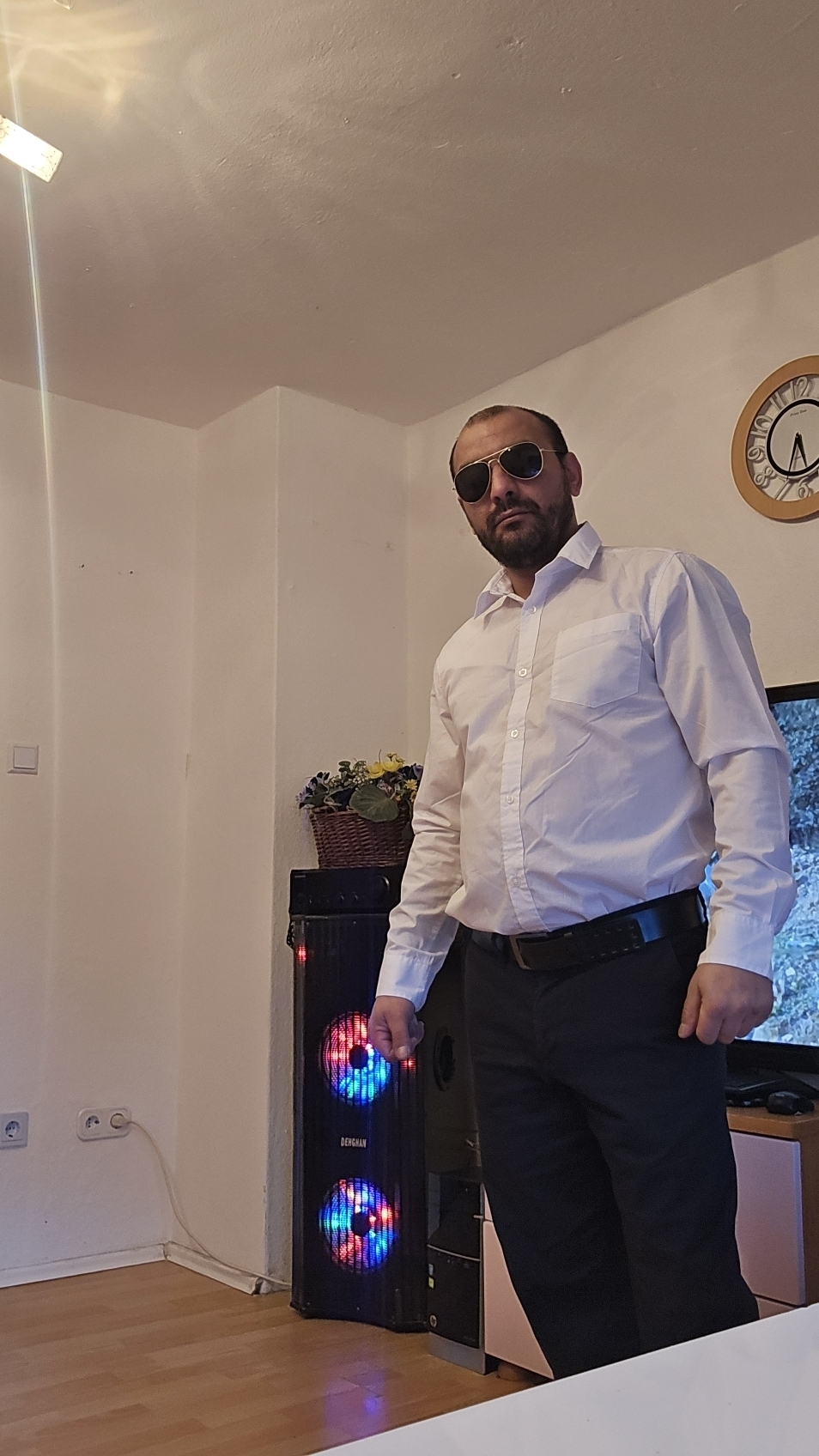 DJ
