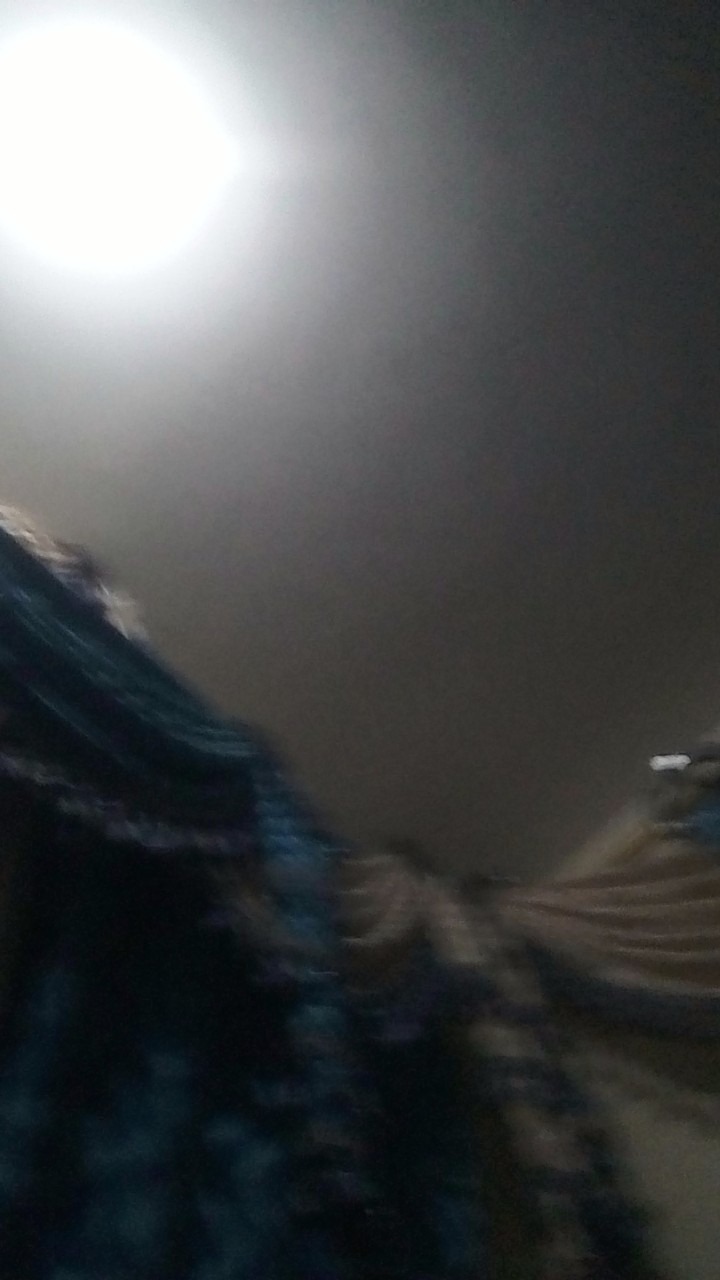أيمن