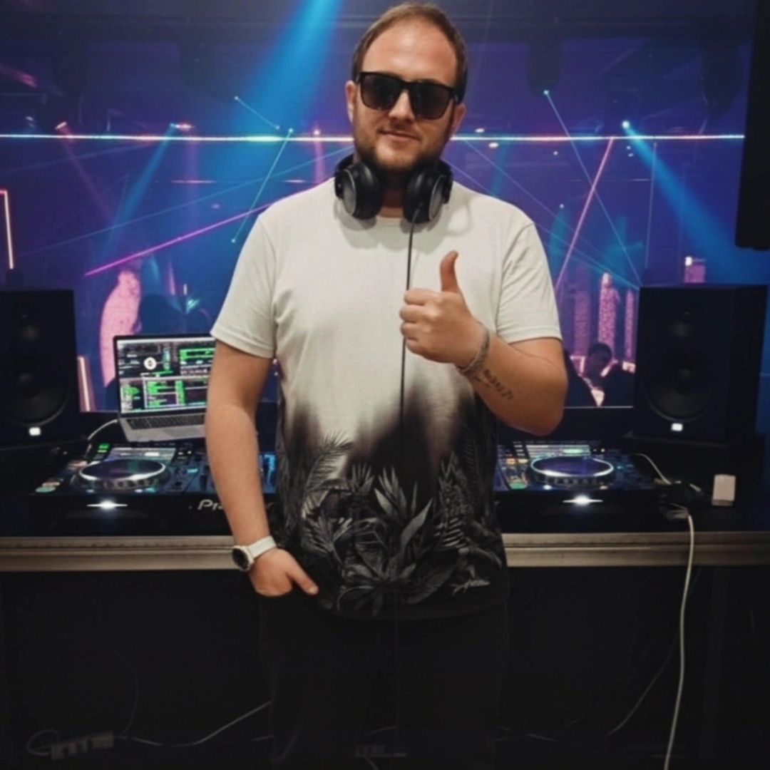 DJ