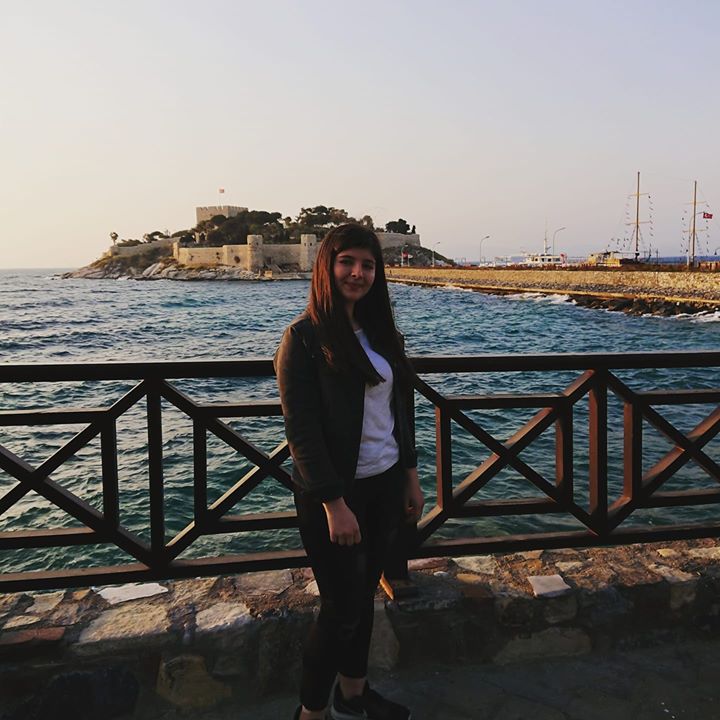 Gülümser