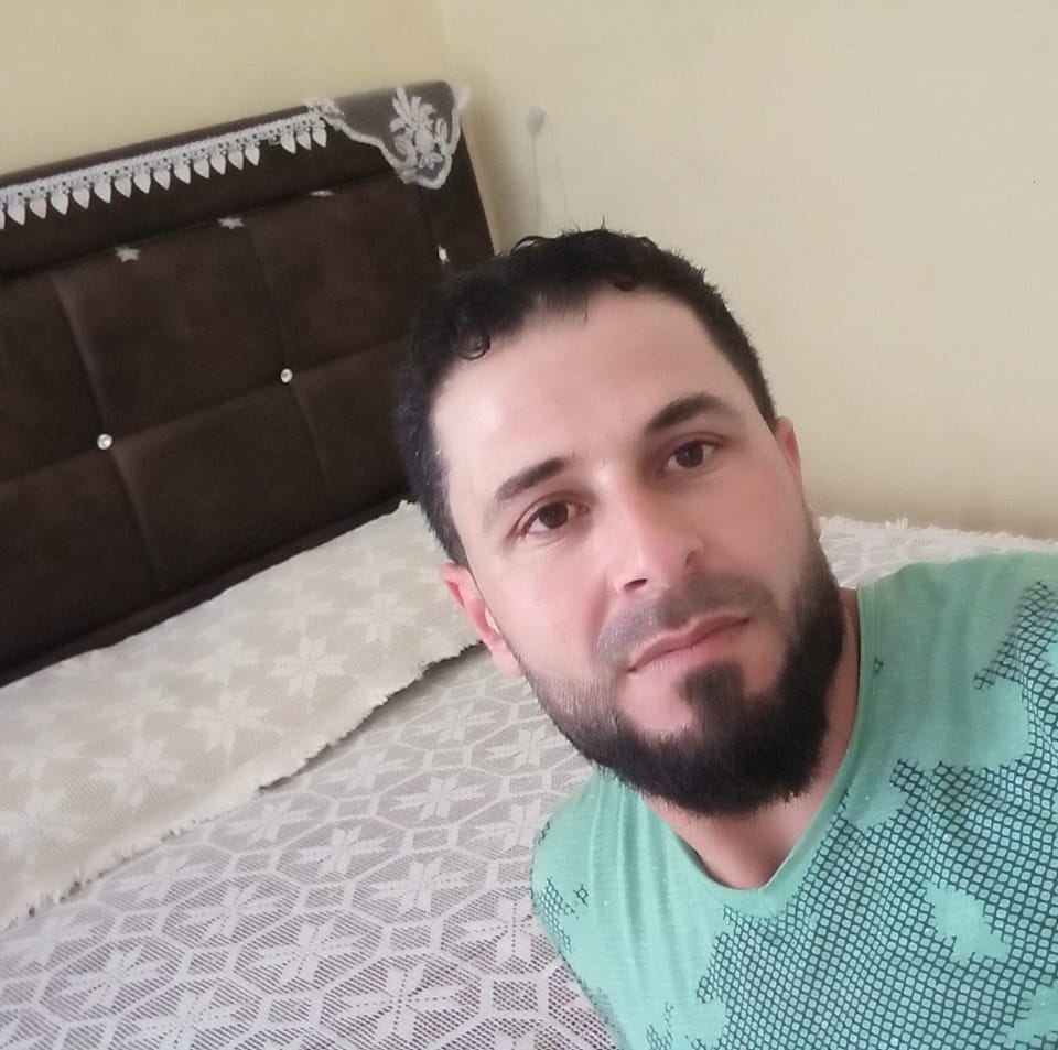 أيمن